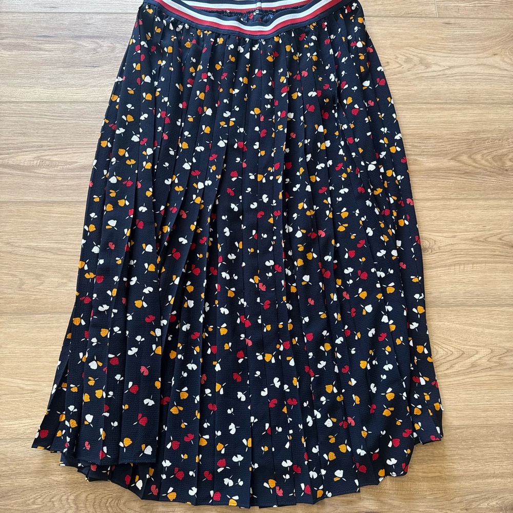 Tommy Hilfiger Navy Skirt with Floral Accents